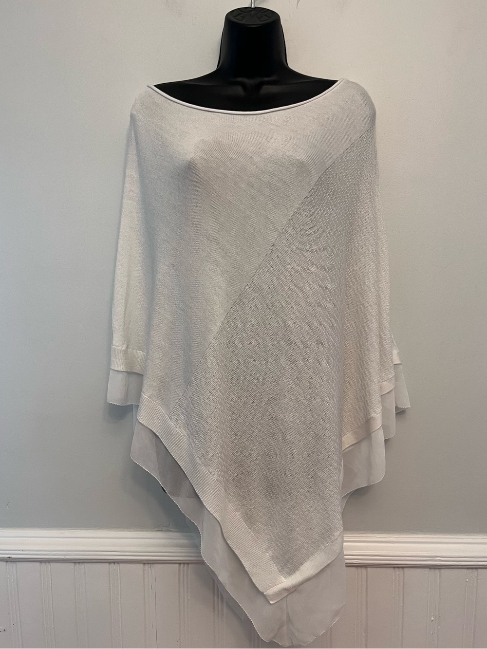 Peter Nygard White Layered Sheer Knit Asymmetrical Poncho, Size Large/XLarge